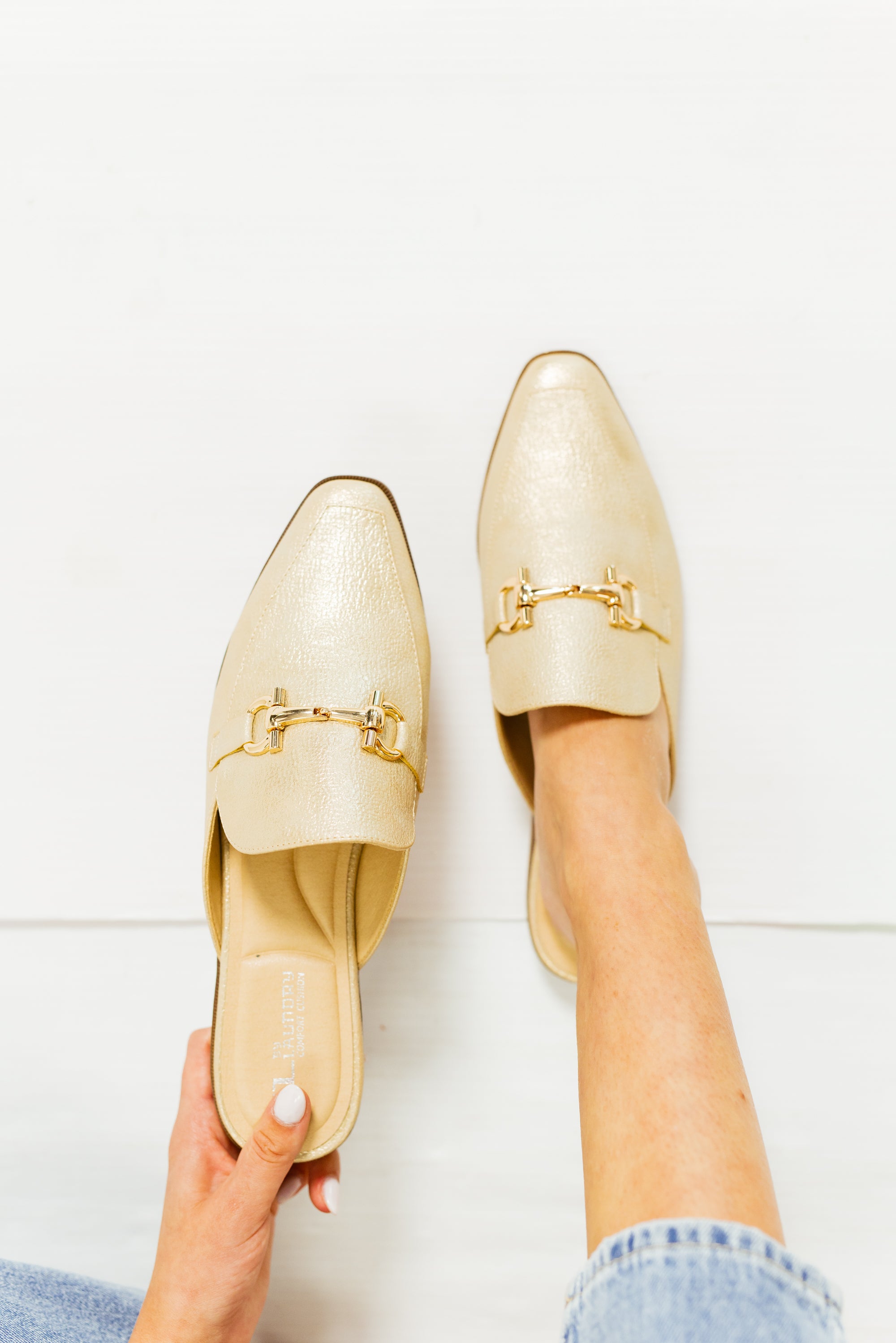 Chinese Laundry: Score Soft Glitz Mule, GOLD
