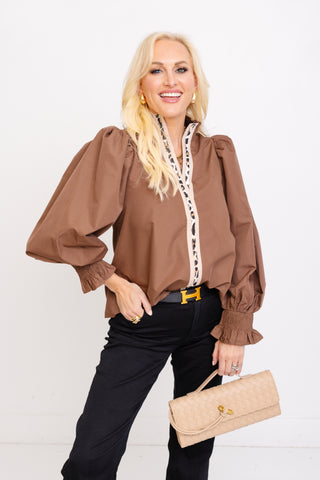 Savvy Babe Blouse, MOCHA