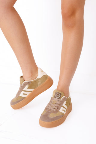 BACK 70: XXL SNEAKER