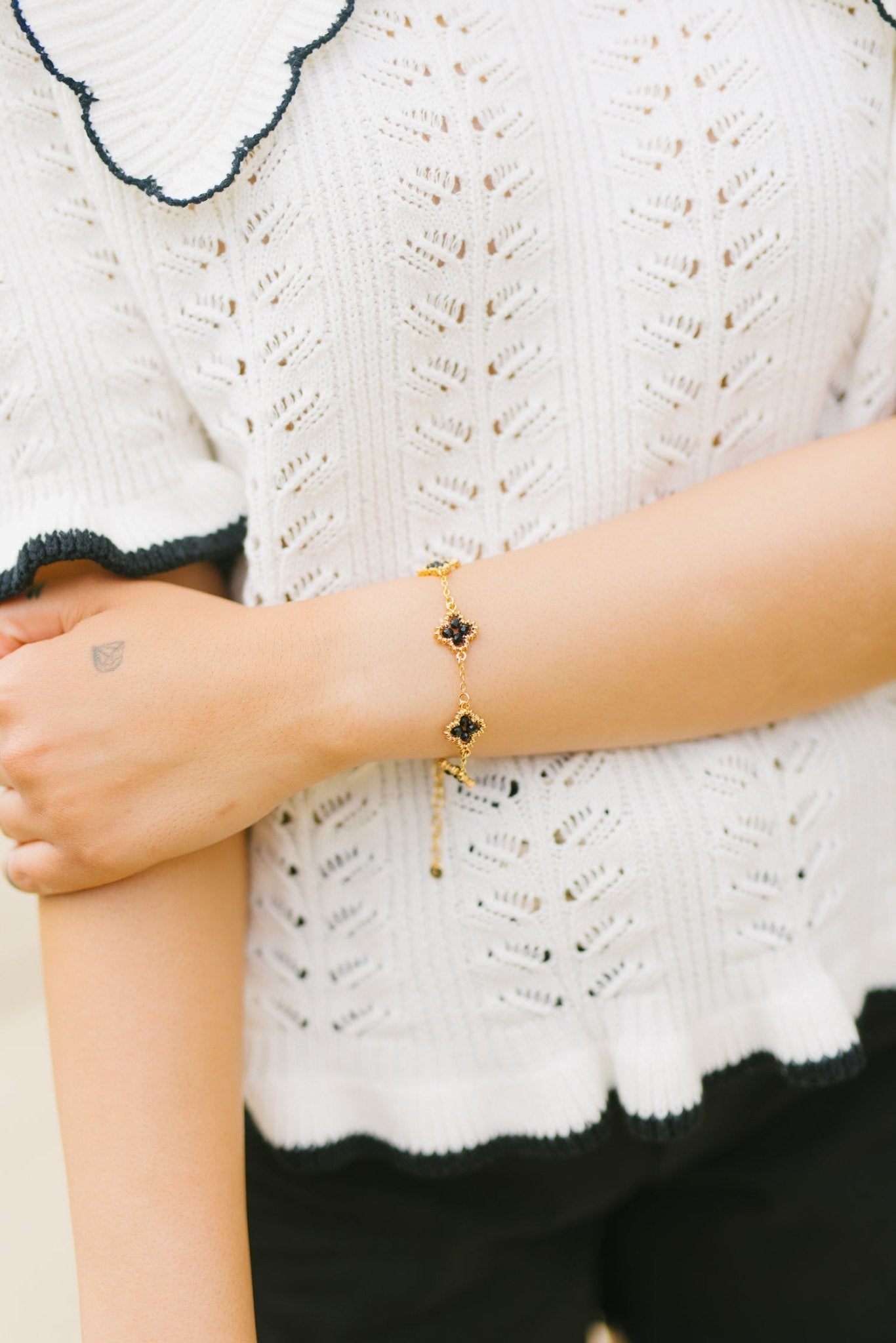 Multi Bead Clover Bracelet, GOLD/BLACK - HerringStones